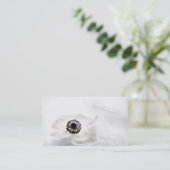 水背景の禅の最高鍵の白いアネモネ 名刺 (スタンド正面)