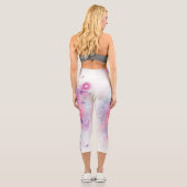 水色に美しい紫色のバターフリーを混ぜた カプリレギンス (裏面)