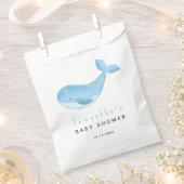 水色のクジラの赤ちゃんシャワー フェイバーバッグ (クリップ留めされた状態)