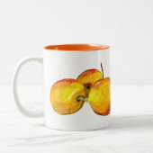 水色のフルーツ黄色のナシ果実 ツートーンマグカップ (左)