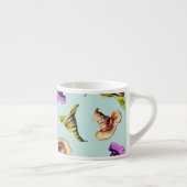 水色の古い帽子：青い背景。 エスプレッソカップ (右)