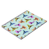 水色の古い帽子：青い背景。 ノートブック (左側)