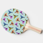 水色の古い帽子：青い背景。 卓球ラケット (横)