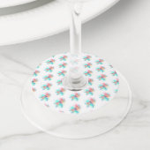 水色の背景に赤いトンボ ワイングラスタグ (クローズアップ)