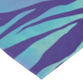水色の青と紫のゼブラストライプ テーブルクロス (アングル)