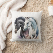 水色の黒と白の馬 クッション (ブランケット)