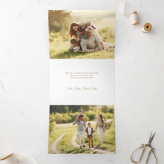 水色エレガントポインセチア付き/金ゴールドフレーム写真 三つ折りクリスマスカード (内部)