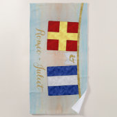 水色カップルのモノグラム海事信号フラグ ビーチタオル (正面)
