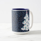 水色クリスマスオーナメントオンホワイトツリーダーク ツートーンマグカップ (正面右)