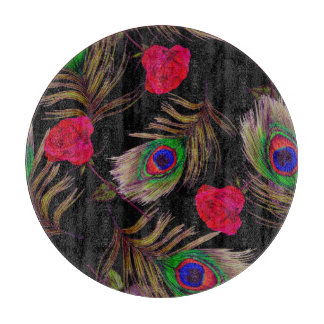 水色バラ、孔雀の羽、装飾。 カッティングボード