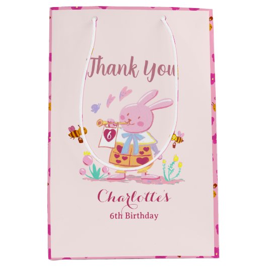 水色ピンクのウサギの庭の子供の誕生日 ミディアムペーパーバッグ (正面)