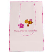 水色ピンクのウサギの庭の子供の誕生日 ミディアムペーパーバッグ (裏面)