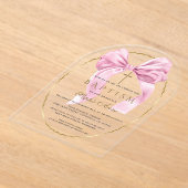 水色ピンクボーガールバプテスマ透明 アクリル招待状 (レイダウン)