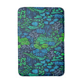 水色フローラのドットの暗い背景 バスマット (正面縦)