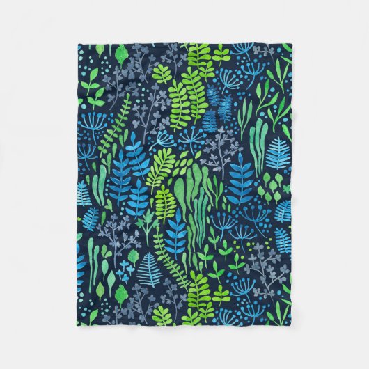 水色フローラのドットの暗い背景 フリースブランケット (正面)