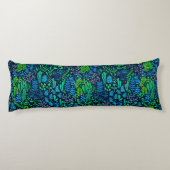 水色フローラのドットの暗い背景 ボディピロー (裏面)