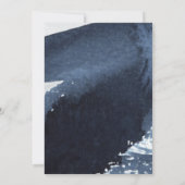 水色ブルースプラッシュはっきりしたタイポグラフィ誕生日 招待状 (裏面)