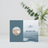 水色ブルーボートボーイバースデーパーティーの招待 インビテーションポストカード (スタンド正面)