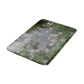 水辺のピンクの野生の花自然 バスマット (アングル)