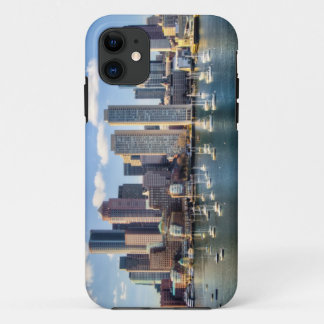 水辺地帯からのボストンスカイライン iPhone 11 ケース