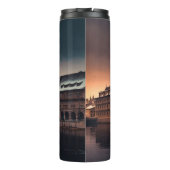 水道の建物近傍の灰白コンクリート体 タンブラー (裏面)