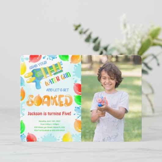 水鉄砲の誕生日写真招待状 招待状 (スタンド正面)