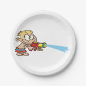 水鉄砲を持つ少年の夏のおもしろい ペーパープレート (正面)