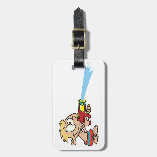 水鉄砲を持つ少年の夏のおもしろい ラゲッジタグ (正面縦)