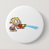 水鉄砲を持つ少年の夏のおもしろい 缶バッジ (正面)