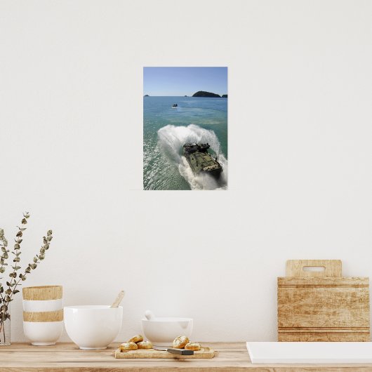 水陸両用アサルト車は井戸のデッキを出る ポスター (キッチン)