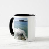 水陸両用アサルト車は井戸のデッキを出る マグカップ (正面左)