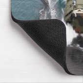 水陸両用突撃機がUSNSから降りる マウスパッド (コーナー)