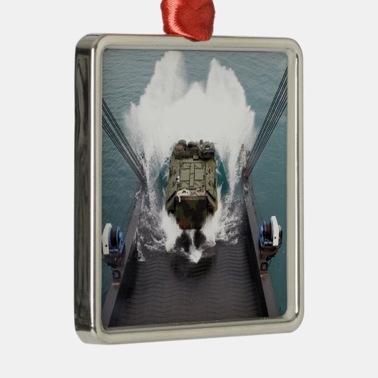 水陸両用突撃機がUSNSから降りる メタルオーナメント (右)