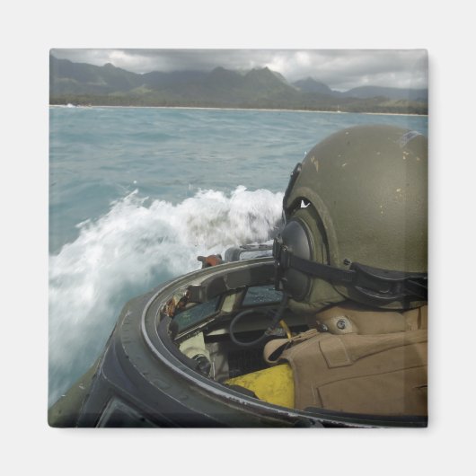 水陸両用突撃機を運転する米国の海洋 マグネット (正面)