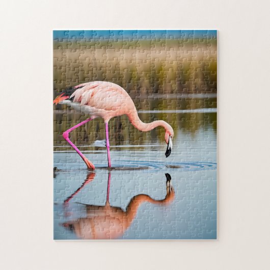 水面に映るピンクのフラミンゴ ジグソーパズル (縦)