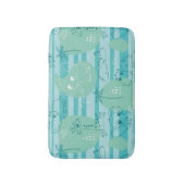 水1と遊んでいるかわいい動物 バスマット (正面縦)