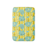 水2と遊んでいるかわいい動物 バスマット (正面縦)