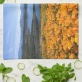 水 |カリフォルニアの湖とゴールデンポピー キッチンタオル (折り畳み)