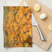 水 |カリフォルニアの湖とゴールデンポピー キッチンタオル (四つ折り)