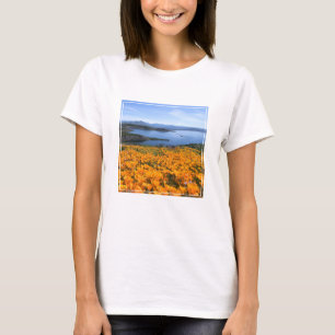 水 カリフォルニアの湖とゴールデンポピー Tシャツ