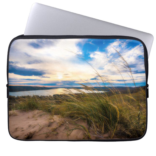 水 |グレン・レイク・スリーピング・ベア・デューンズ・ミシガン ラップトップスリーブ (正面)