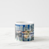 水、マイアミの反射のスカイラインの眺め エスプレッソカップ (正面)