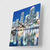 水、マイアミの反射のスカイラインの眺め スクエア壁時計 (傾斜)