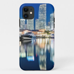 水、マイアミの反射のスカイラインの眺め iPhone 11 ケース