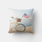 水 |湖のそばの自転車 クッション (正面)