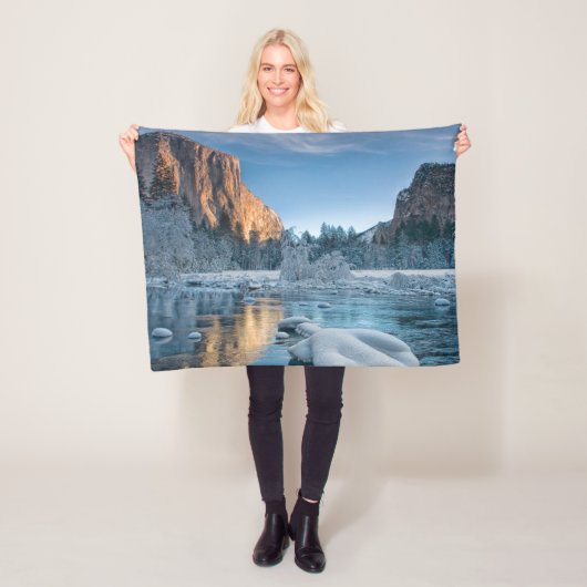 氷と雪 |ヨセミテ渓谷の氷 フリースブランケット (インサイチュ)