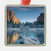 氷と雪 |ヨセミテ渓谷の氷 メタルオーナメント (正面)