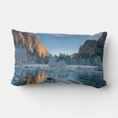 氷と雪 |ヨセミテ渓谷の氷 ランバークッション (裏面)