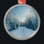 氷と雪 | 凍ってい Winter Road Russia，シベリア メタルオーナメント<br><div class="desc">この素晴らしいゲッティイメージズ写真はロシア凍ってい、シベリア、アルタイ、ウスト – コクセンスキー地域の冬の道を特徴としている。</div>