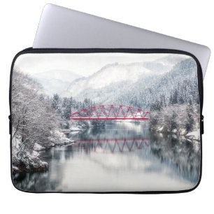氷と雪 Red Bridge in Winter, Japan ラップトップスリーブ